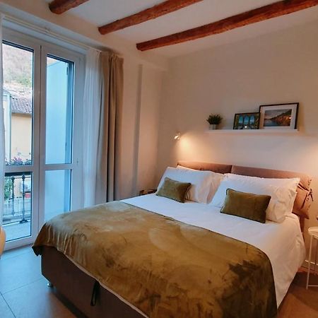 Foscolo 9 Room - Breakfast โกโม ภายนอก รูปภาพ