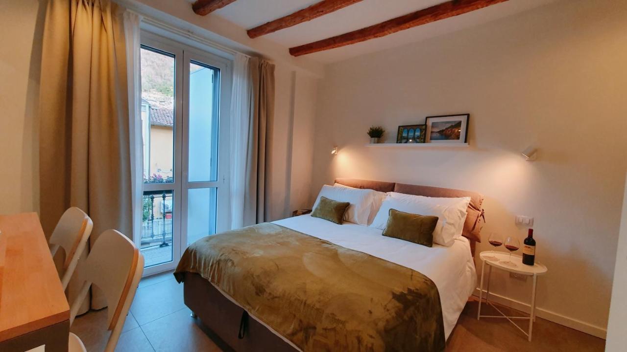 Foscolo 9 Room - Breakfast โกโม ภายนอก รูปภาพ