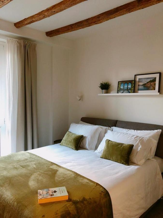 Foscolo 9 Room - Breakfast โกโม ภายนอก รูปภาพ