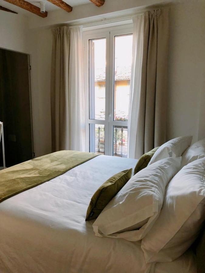 Foscolo 9 Room - Breakfast โกโม ภายนอก รูปภาพ