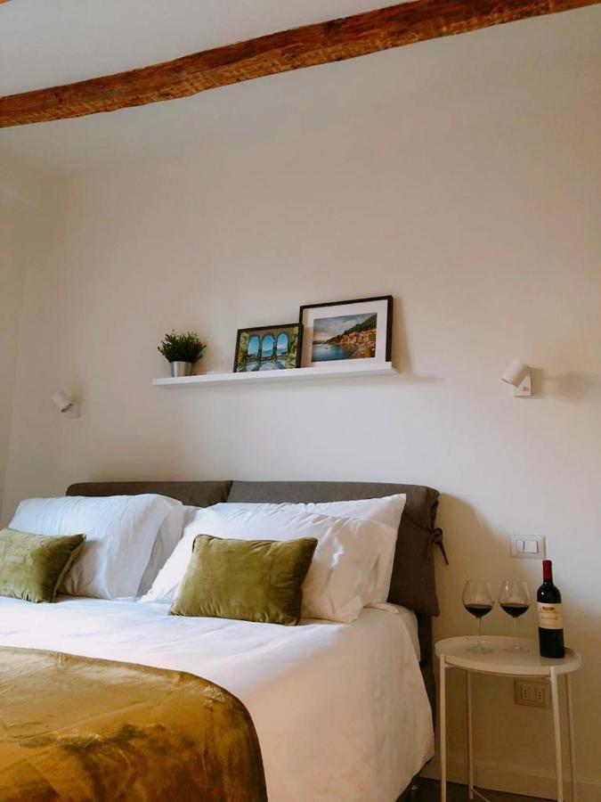 Foscolo 9 Room - Breakfast โกโม ภายนอก รูปภาพ