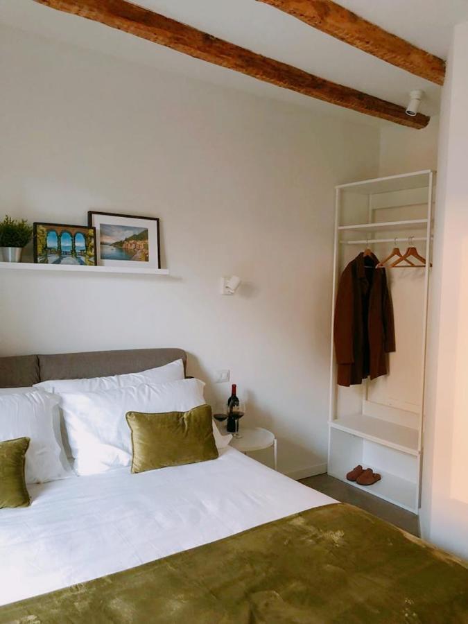 Foscolo 9 Room - Breakfast โกโม ภายนอก รูปภาพ